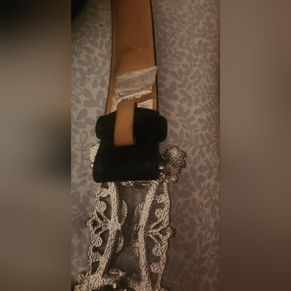 Elegant Black and Gold Women's Belt - Picture 2 of 4